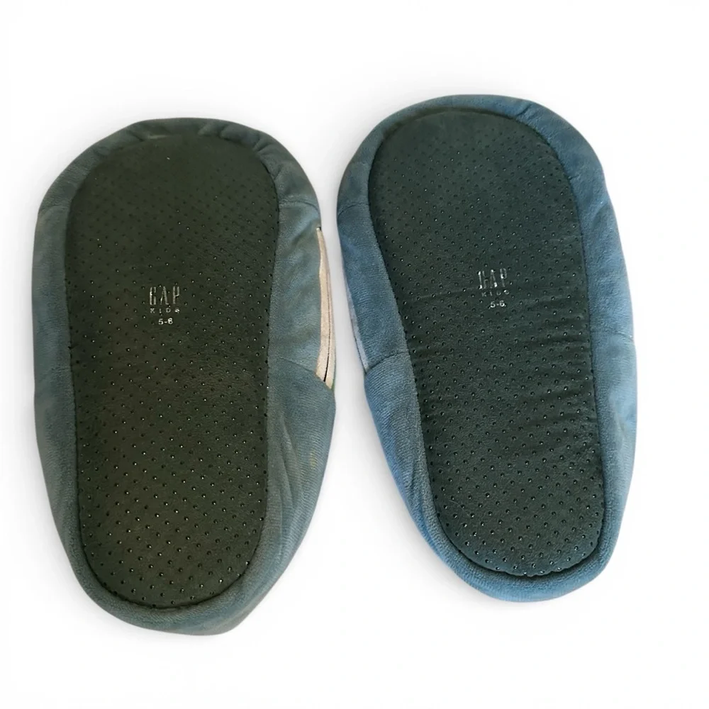 GAP Kids Star Wars Mandalorian Slippers size 5-6 EUC